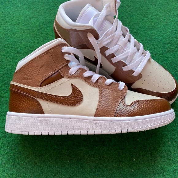 Custom Jordan’s - Picture 2 of 6